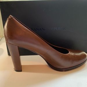 Banana Republic Cognac Brown Pumps